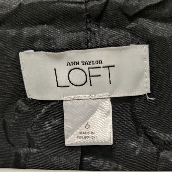 LOFT Cropped Blazer - Picture 6 of 8